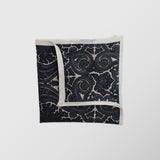 Μαντήλι για το πέτο | 100% λινό σε γκριζόμαυρες αποχρώσεις με λαχούρι σχεδιασμό και λευκή λεπτομέρεια