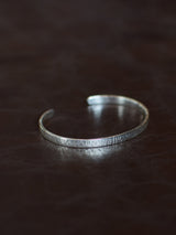 Ασημένια χειροπέδα | χειροποίητη με ανάγλυφο σχεδιασμό