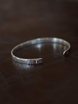 Ασημένια χειροπέδα | χειροποίητη με ανάγλυφο σχεδιασμό