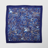 Μαντήλι για το πέτο | 100% μετάξι σε μπλε βάση με λεπτομέρειες σε γήινους τόνους και λαχούρι σχεδιασμό