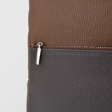 Ανδρική δερμάτινη τσάντα πλάτης | δίχρωμη σε γκρι και ταμπάκο απόχρωση