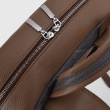 Ανδρική δερμάτινη τσάντα πλάτης | δίχρωμη σε γκρι και ταμπάκο απόχρωση