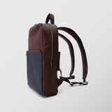 Ανδρική δερμάτινη τσάντα πλάτης | δίχρωμη σε μπλέ καφέ απόχρωση