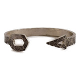 ΧΕΙΡΟΠΟΙΗΤΟ ΑΣΗΜΕΝΙΟ 925 ΒΡΑΧΙΟΛΙ ΧΕΙΡΟΠΕΔΑ ΜΕ ΔΙΠΛΟ ΣΧΕΔΙΑΣΜΟ ΣΤΙΣ ΑΚΡΕΣ ΤΟΥ