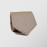 Φαρδιά γραβάτα | μεταξωτή σε απόχρωση μπέζ της άμμου με διαγώνιο σχεδιασμό τόνο στο τόνο σετ με μαντηλάκι