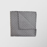 Φαρδιά γραβάτα | σε γκρι βάση με μικρό ρετρό σχεδιασμό σε γκριζόμαυρους τόνους σετ με μαντηλάκι