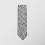 Φαρδιά γραβάτα | σε γκρι βάση με μικρό ρετρό σχεδιασμό σε γκριζόμαυρους τόνους σετ με μαντηλάκι