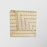 Φαρδιά γραβάτα | σε υπόλευκή βάση με μικρό ρετρό σχεδιασμό τύπου φλοραλ σε κίτρινους και καφέ τόνους σετ με μαντηλάκι