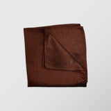 Φαρδιά γραβάτα | μεταξωτή σε καφέ απόχρωση με ανάγλυφο σχεδιασμό τόνο στο τόνο σετ με μαντηλάκι