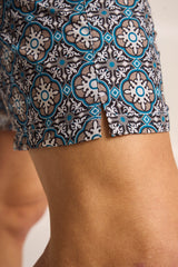 Ανδρικό μαγιό | σε γήινους τόνους με επαναλαμβανόμενο ρετρό σχεδιασμό