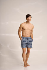 Ανδρικό μαγιό | σε μπλέ βάση με επαναλαμβανόμενο ρετρό σχεδιασμό