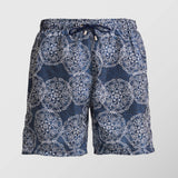 Ανδρικό μαγιό | σε μπλέ βάση με επαναλαμβανόμενο ρετρό σχεδιασμό