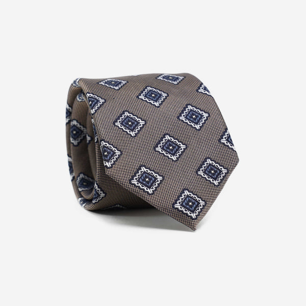 Μεταξωτή γραβάτα 7,5εκ σε μπέζ βάση με ρετρό γεωμετρικό σχέδιο σετ με μαντηλάκι