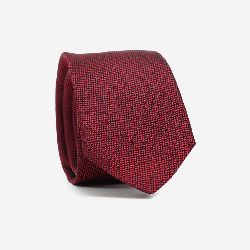 Γραβάτα μεταξωτή στενή με κόκκινη βάση και μικρό σχέδιο στην ύφανση, σετ με μαντηλάκι