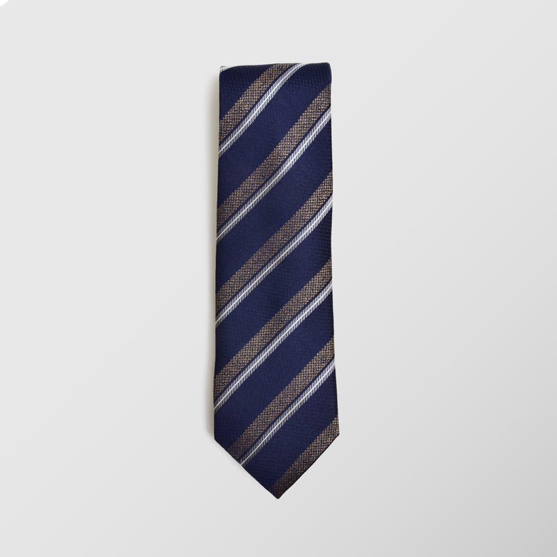 Φαρδιά γραβάτα | 100% μετάξι σε μπλέ βάση με διαγώνιο ριγέ σχεδιασμό σε μπέζ και γκρί απόχρωση