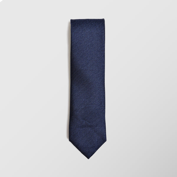 Φαρδιά γραβάτα | 100% μετάξι σε μπλέ τόνους με σχέδιο ψαροκόκαλο