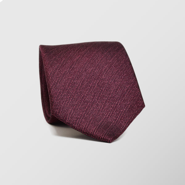 Φαρδιά γραβάτα | 100% μετάξι σε μπορντό τόνους με σχέδιο ψαροκόκαλο
