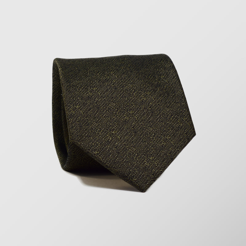 Φαρδιά γραβάτα | μεταξωτή σε λαδί πράσινη βάση με ανάγλυφο σχεδιασμό σετ με μαντηλάκι