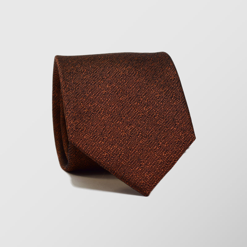Φαρδιά γραβάτα | μεταξωτή σε καφέ απόχρωση με ανάγλυφο σχεδιασμό τόνο στο τόνο σετ με μαντηλάκι