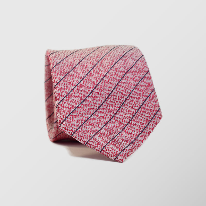 Φαρδιά γραβάτα | σε κοραλί κόκκινη βάση με ανάγλυφο και διαγώνιο ριγέ σχεδιασμό