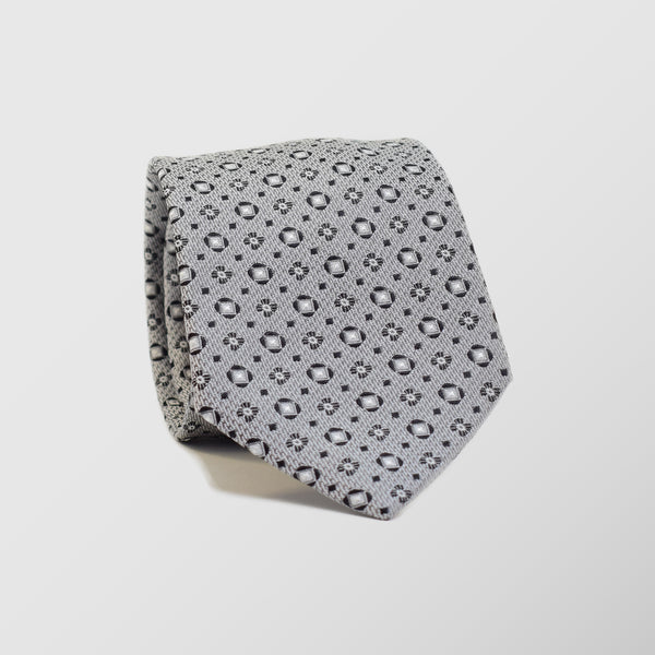 Φαρδιά γραβάτα | σε γκρι βάση με μικρό ρετρό σχεδιασμό σε γκριζόμαυρους τόνους σετ με μαντηλάκι