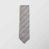 Φαρδιά γραβάτα | σε ανοιχτή γκρί βάση με διαγώνιο ρετρό σχεδιασμό σετ με μαντηλάκι