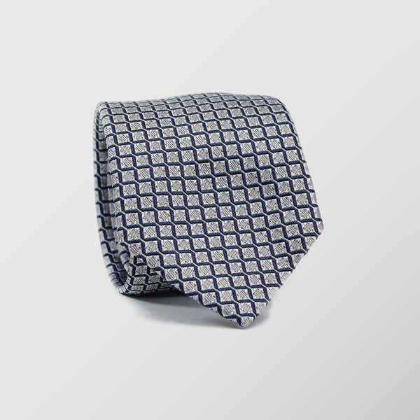 Φαρδιά γραβάτα | σε γκρί βάση με σχέδιο τύπου καρό