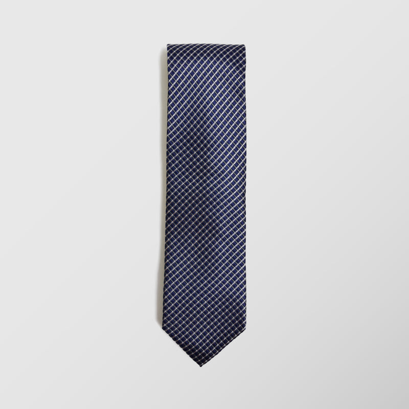 Φαρδιά γραβάτα | 100% μετάξι σε μπλέ βάση με μικρό σχεδιασμό τύπου καρό σε γκρί τόνους