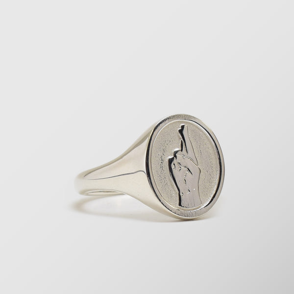 Δαχτυλίδι | απο ασήμι 925 με ανάγλυφο σχέδιο χέρι που συμβολίζει τη τύχη