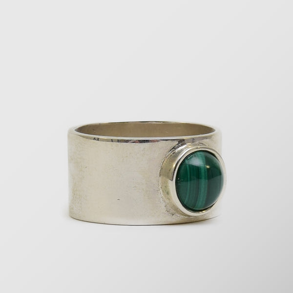 Δαχτυλίδι | απο ασήμι 925 με λείο σχεδιασμό και πέτρα σε μαλαχίτη σε πράσινη απόχρωση με νερά